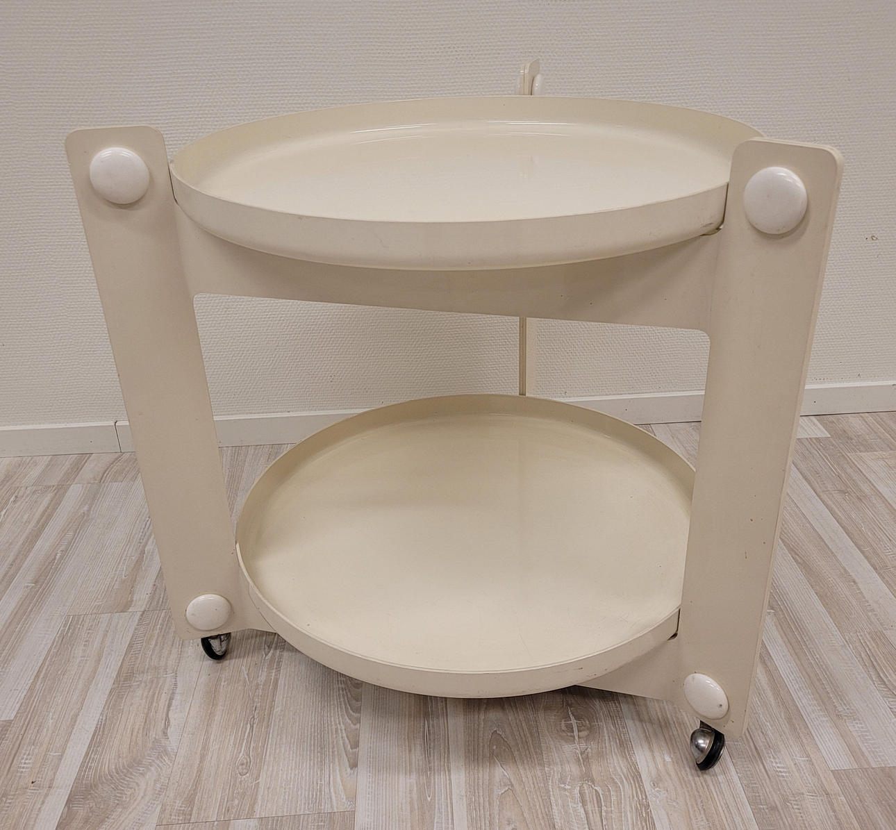 LUIGI MASSONI. A 1970s/1980s Guzzini tray table.