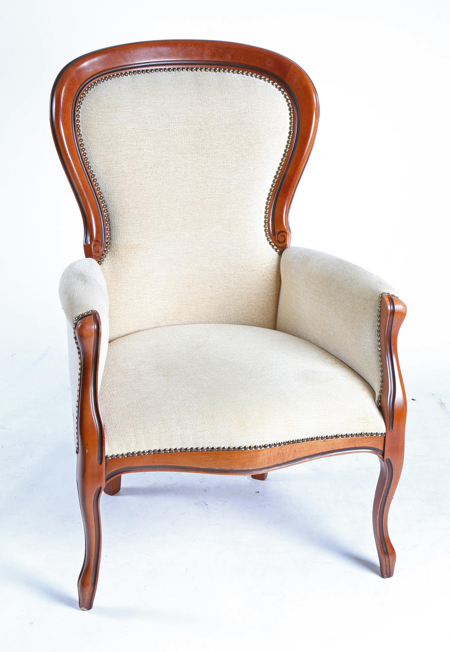 A VICTORIAN STYLE BALLOON BACK ARMCHAIR.