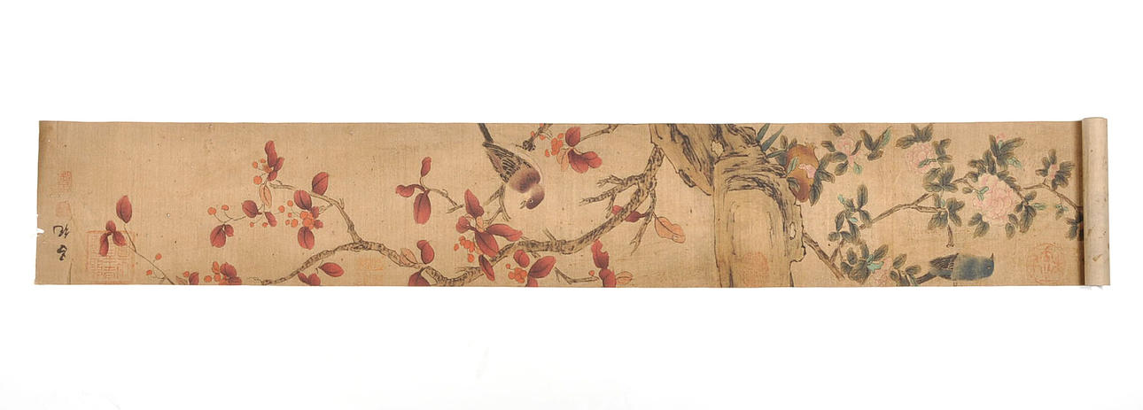 CHINESISCHES ROLLBILD. Landskap med fåglar, på linne och papper, i cylinder.