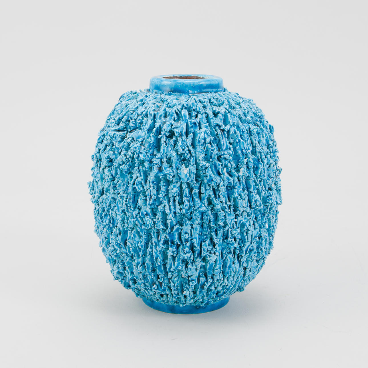 GUNNAR NYLUND. Vas, chamotterat stengods, "Igelkott", Rörstrand.