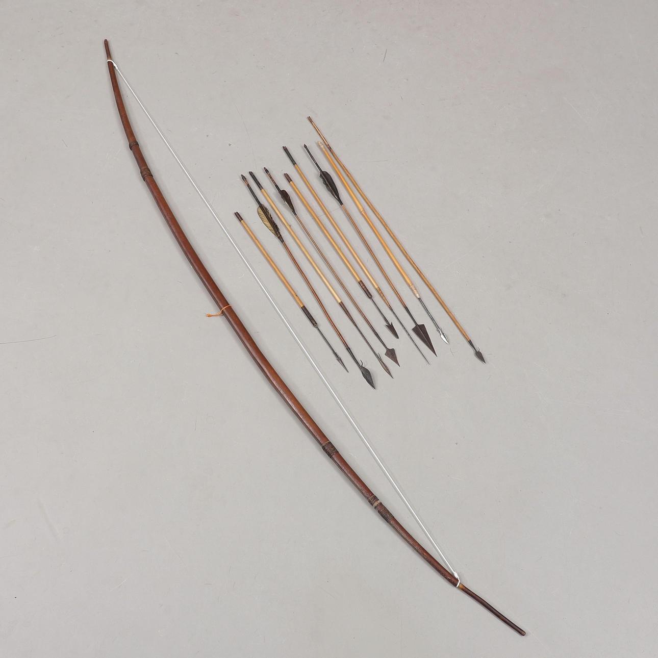 PILBÅGE OCH PILAR, Afrika.