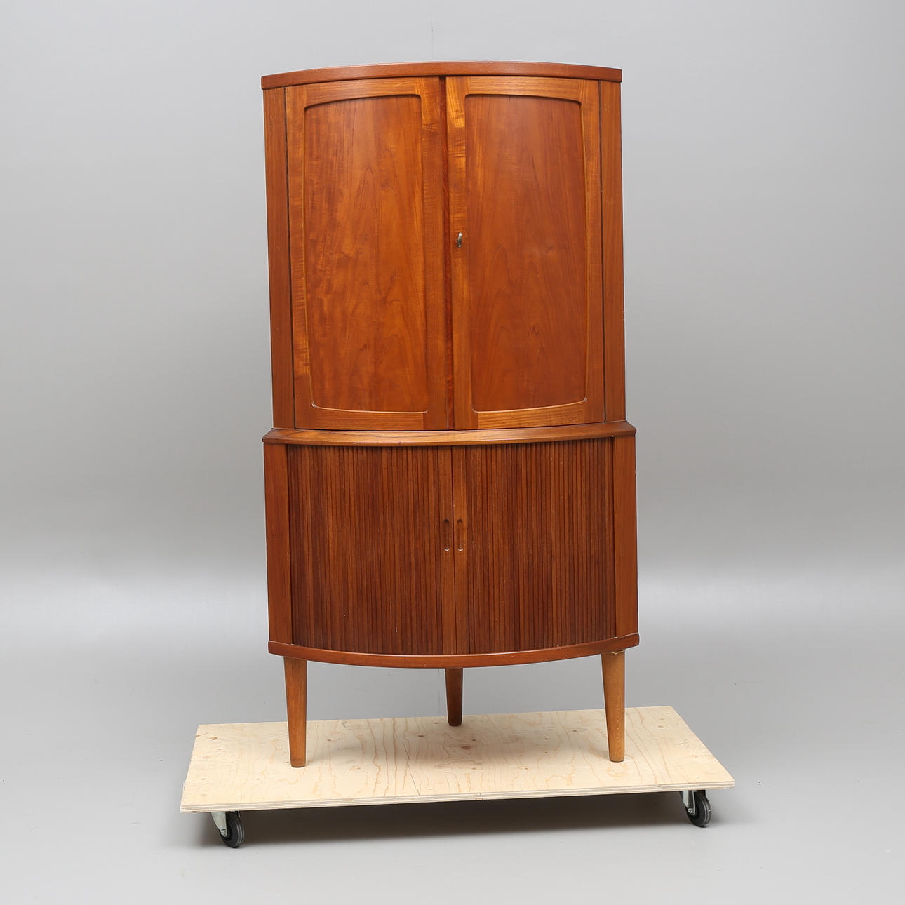 HÖRNSKÅP, troligen Danmark, 1960-tal.