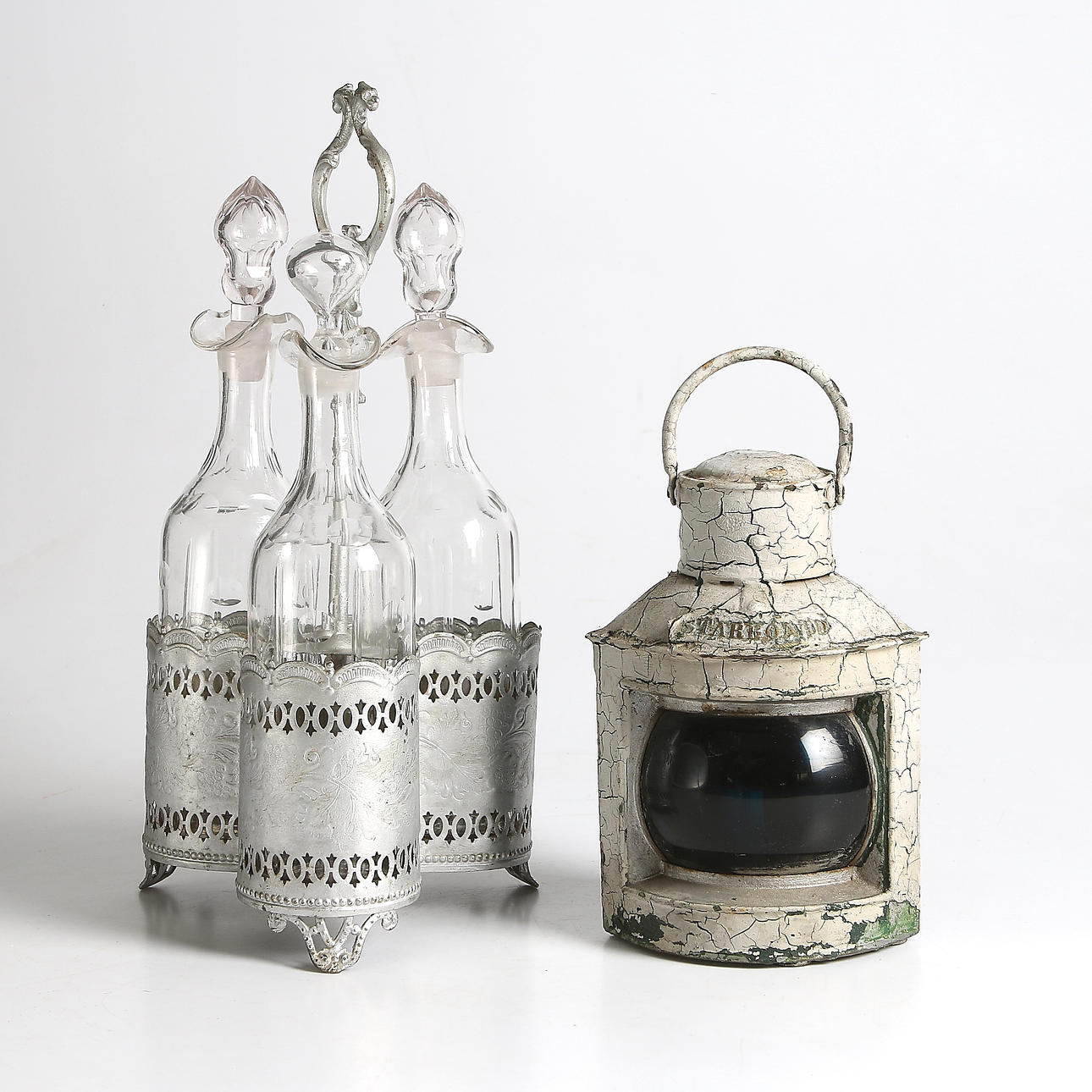 BORDSURTOUT och LANTERNA, glas och metall. 1800-tal.