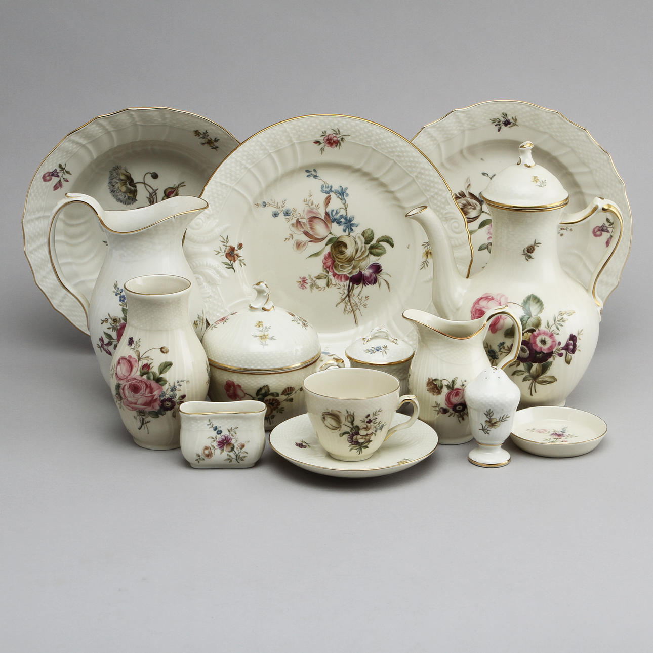 SERVIS, 91 delar, "Frijsenborg", Royal Copenhagen.