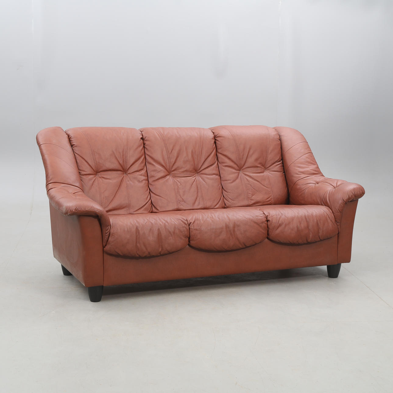 SOFA THREE-SEAT.