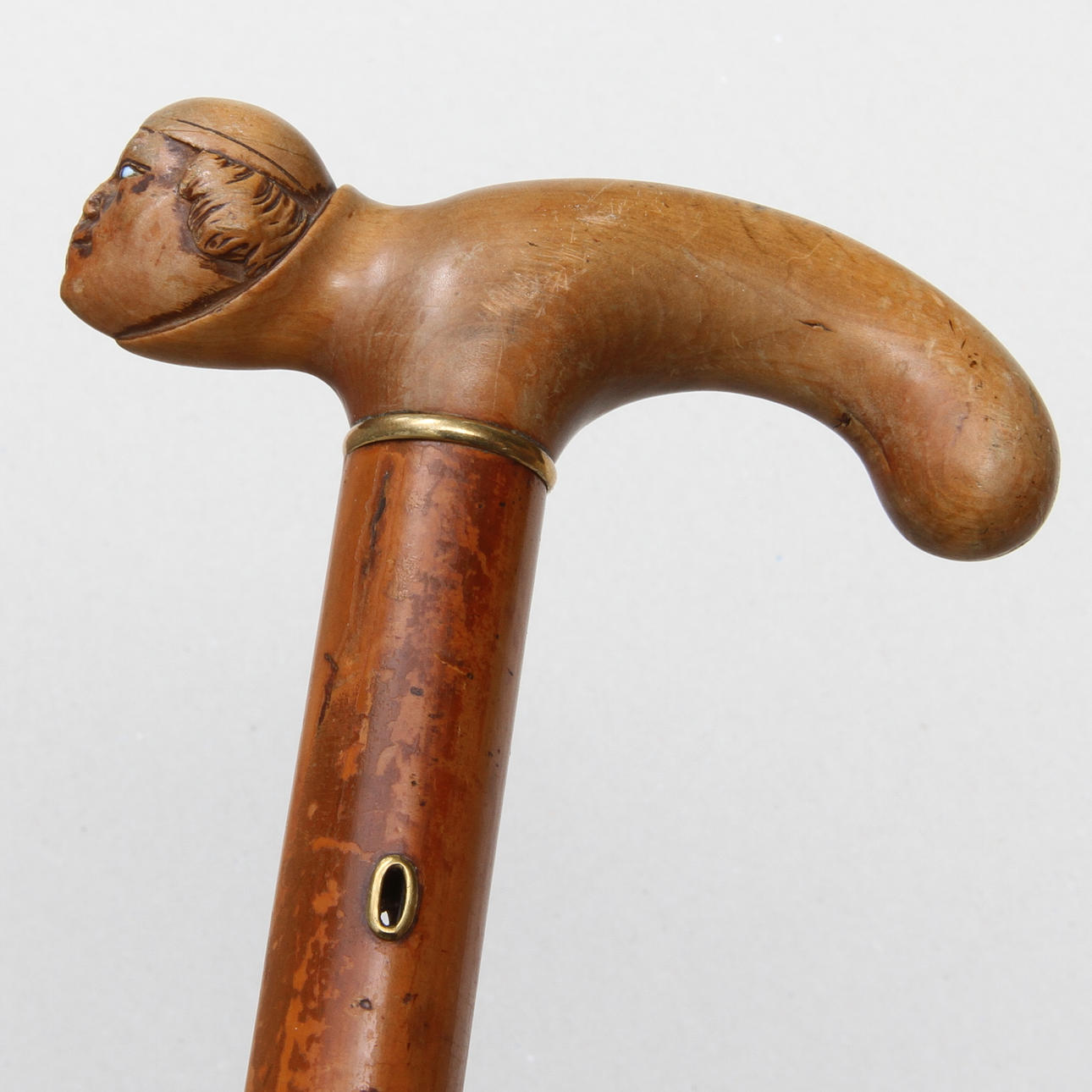 KÄPP, skuret grepp i form av ansikte, 1800-tal.