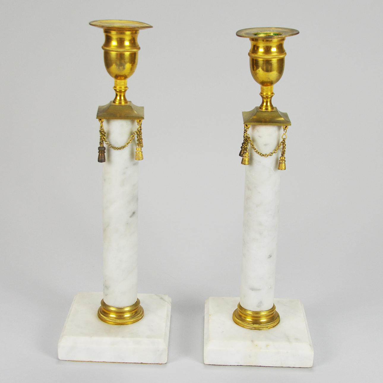 LJUSSTAKAR, 1 par, marmor/mässing, gustavianska.