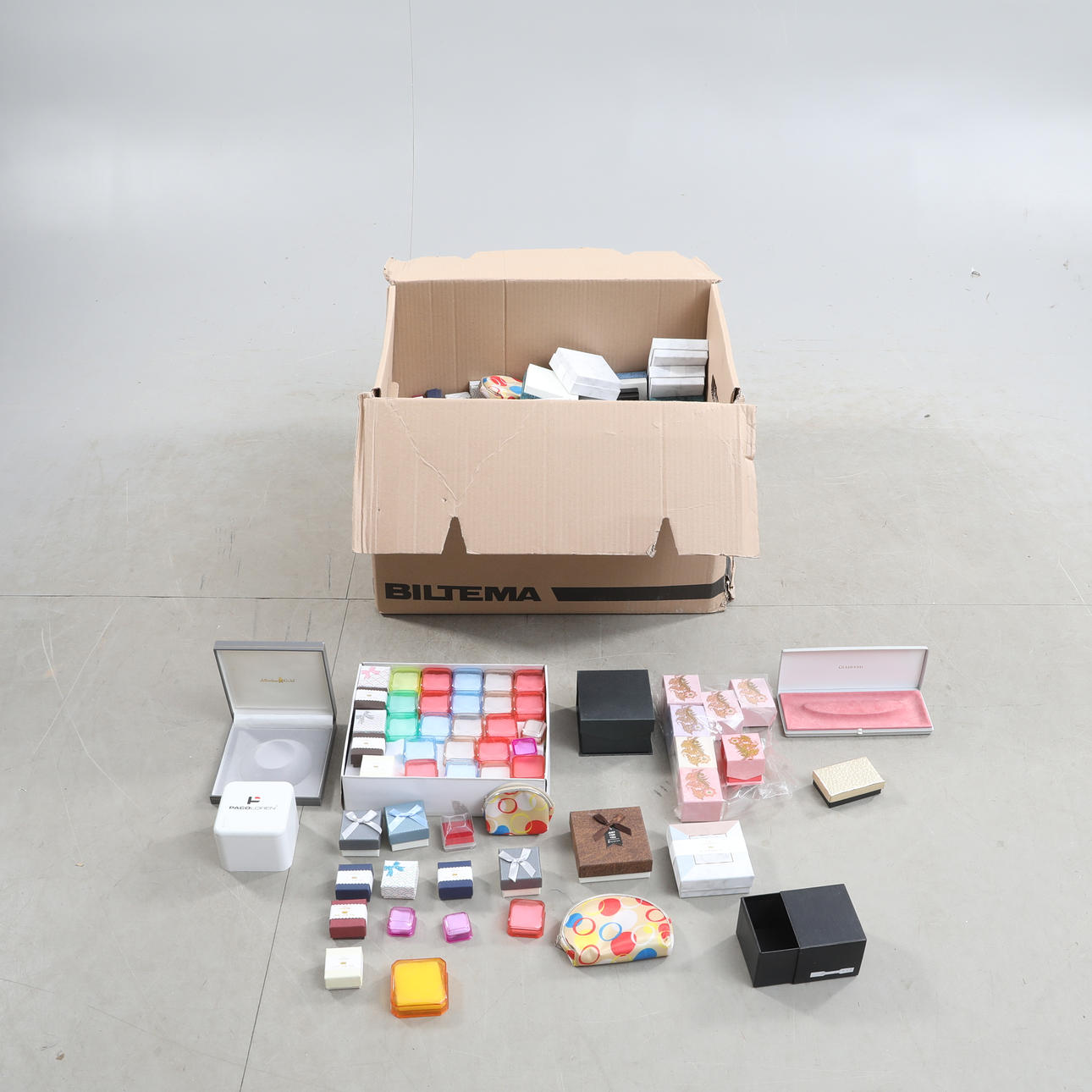 ASKAR, ett parti med smyckesaskar.