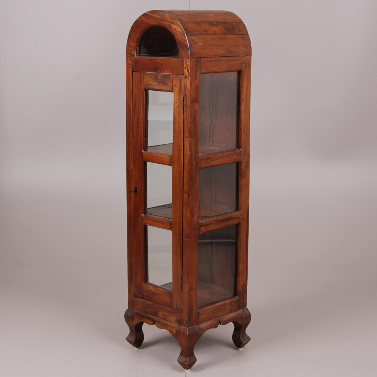 VITRINSKÅP, Indostil, samtida.