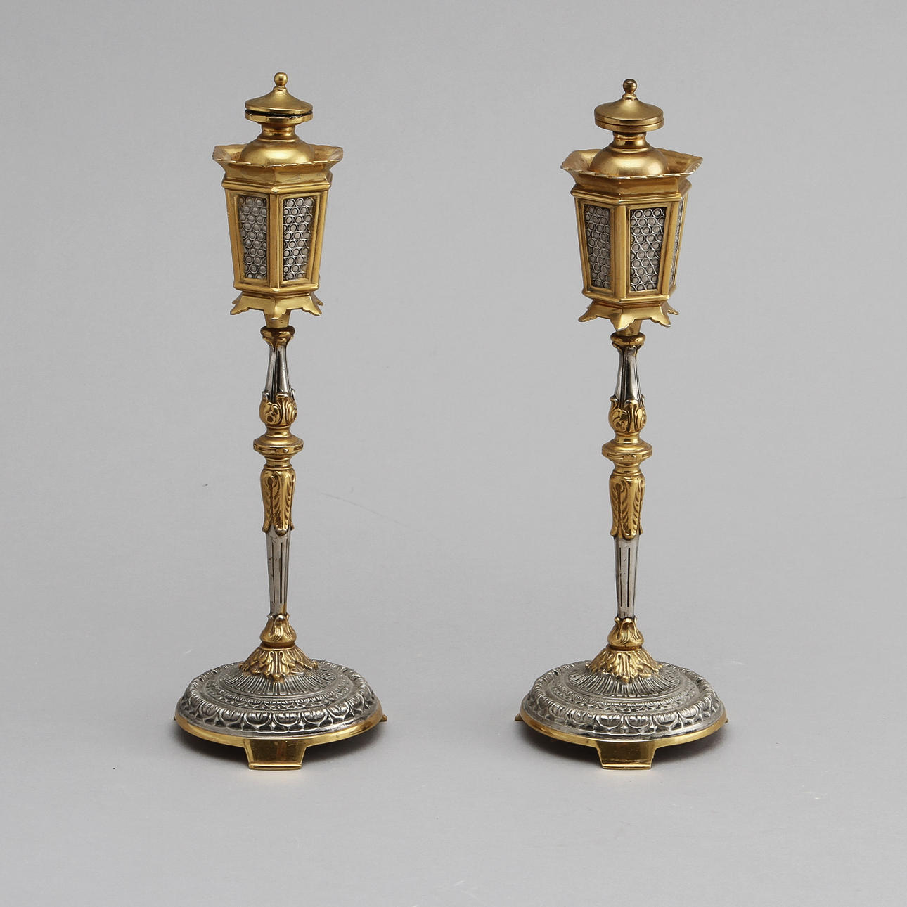 LJUSSTAKAR/OLJELAMPOR, ett par, 1900-tal.