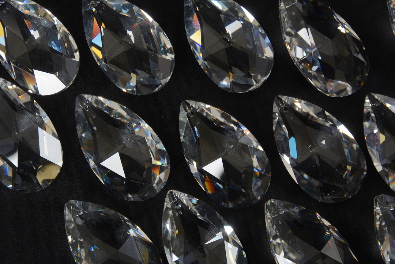 STÖRRE PRISMOR, kristall, Swarovski.