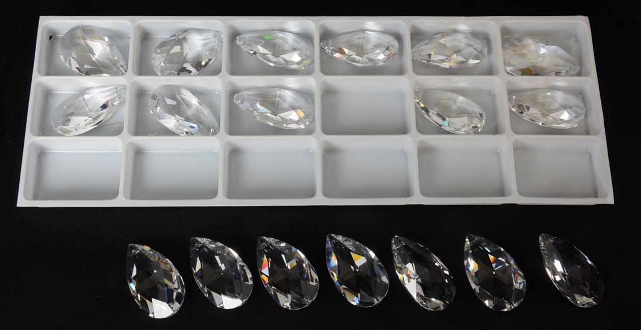 STÖRRE PRISMOR, kristall, Swarovski.