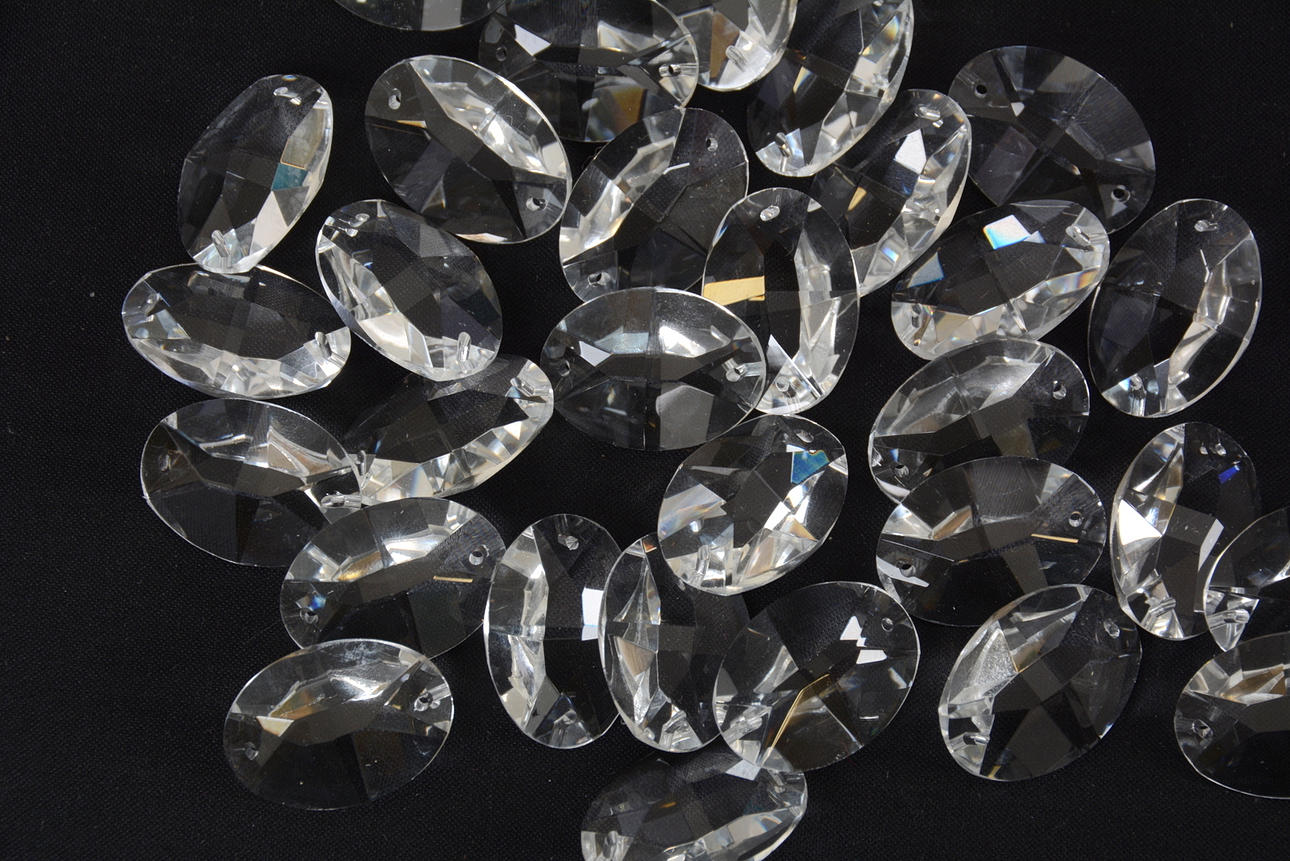 KRISTALLPRISMOR, brilljantslipade, 1-låda.