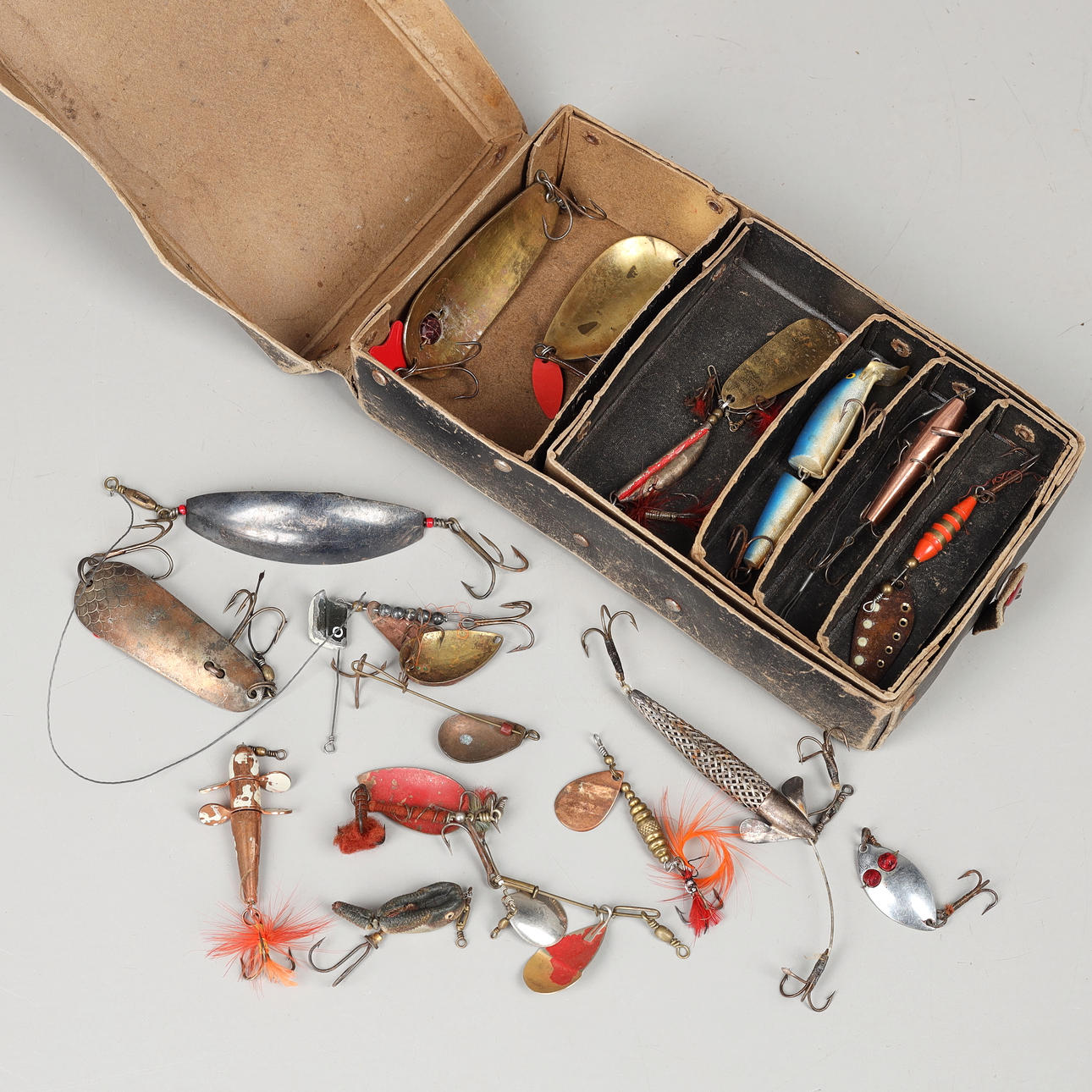 FISKEDRAG, 19 st, äldre. Samlarföremål - Fiskeutrustning - Auctionet