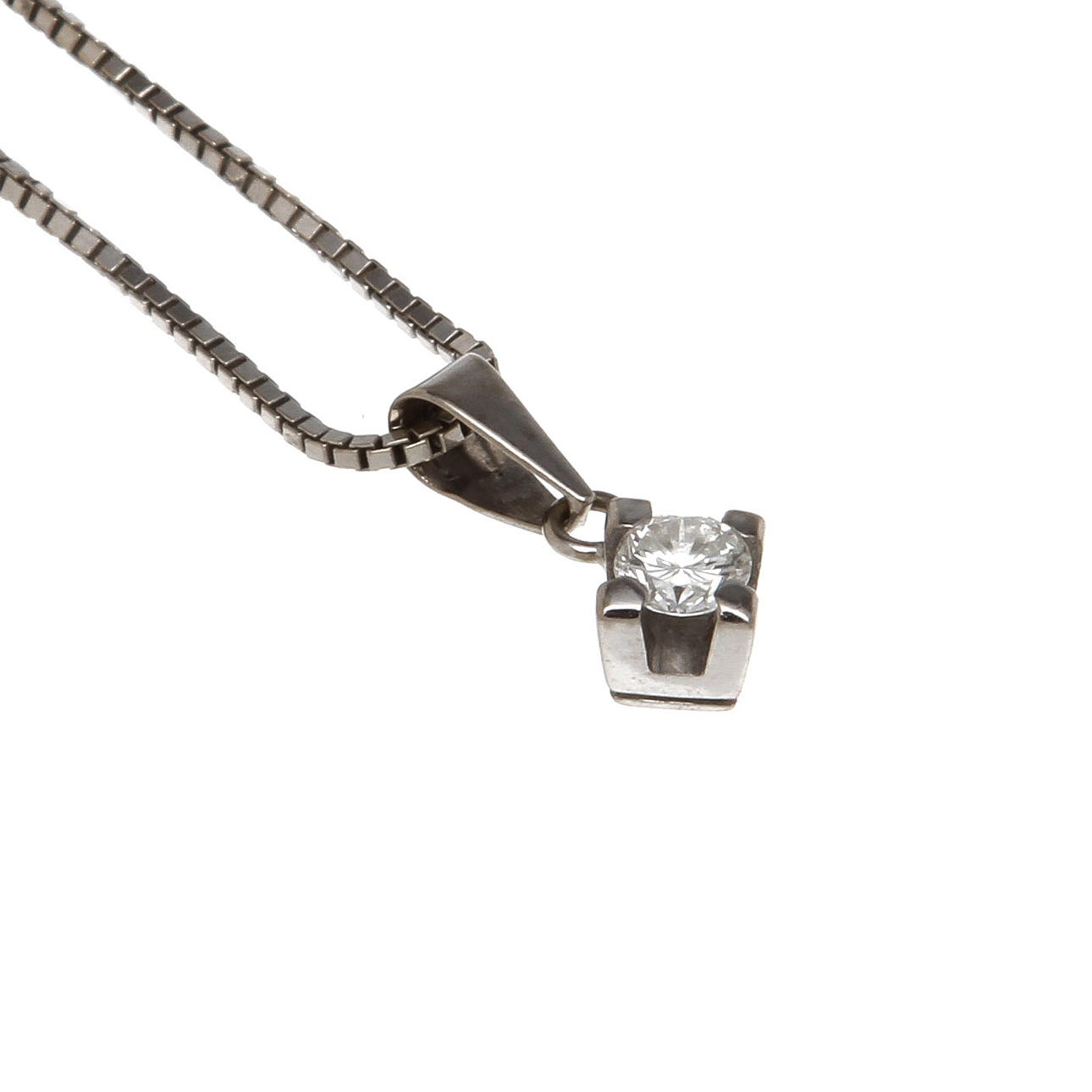 HÄNGE, 18k vitguld med diamant, 0,22 ct samt kedja, totalvikt 4,9 gram.