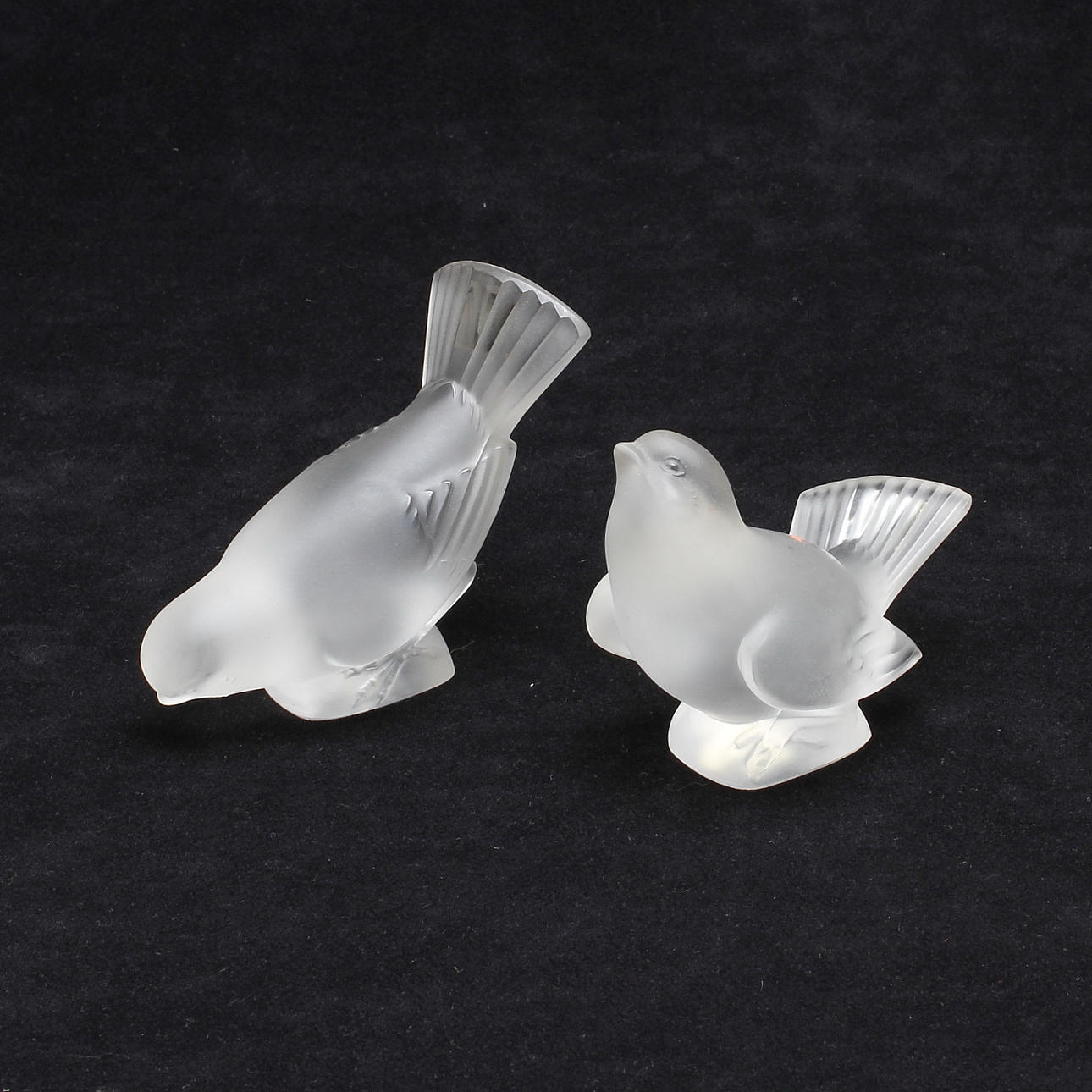 FIGURINER, 2 st, glas, efter René Lalique, signerade.