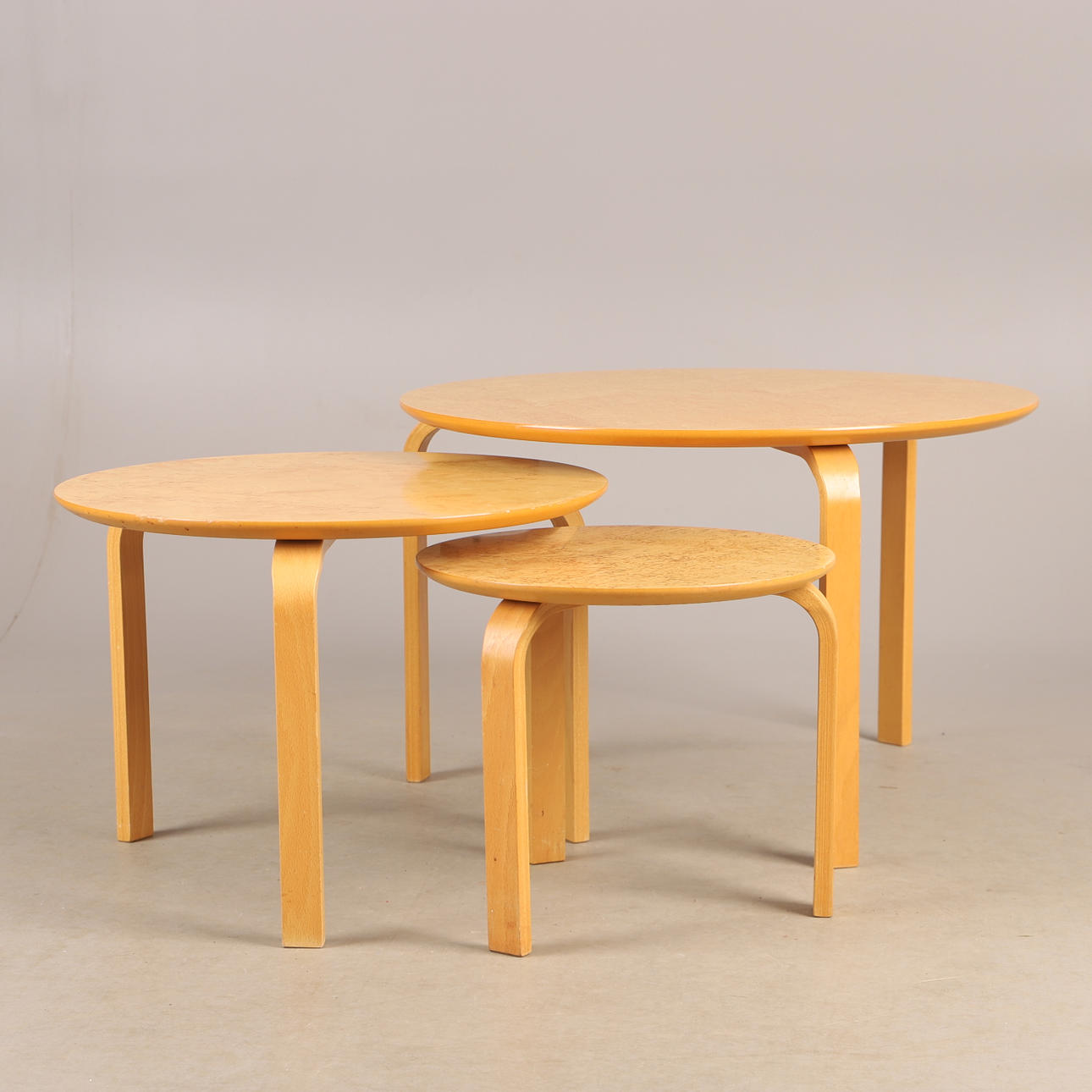 3-teiliger Couchtisch, Masurbirke/Buche.