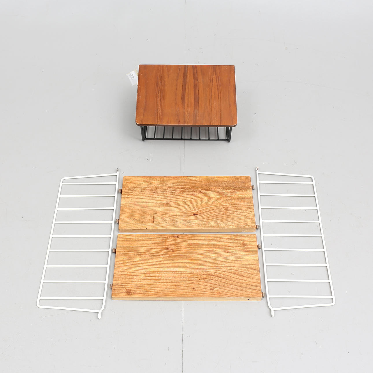 STRINGHYLLA samt TELEFONHYLLA, 1900-talets mitt.