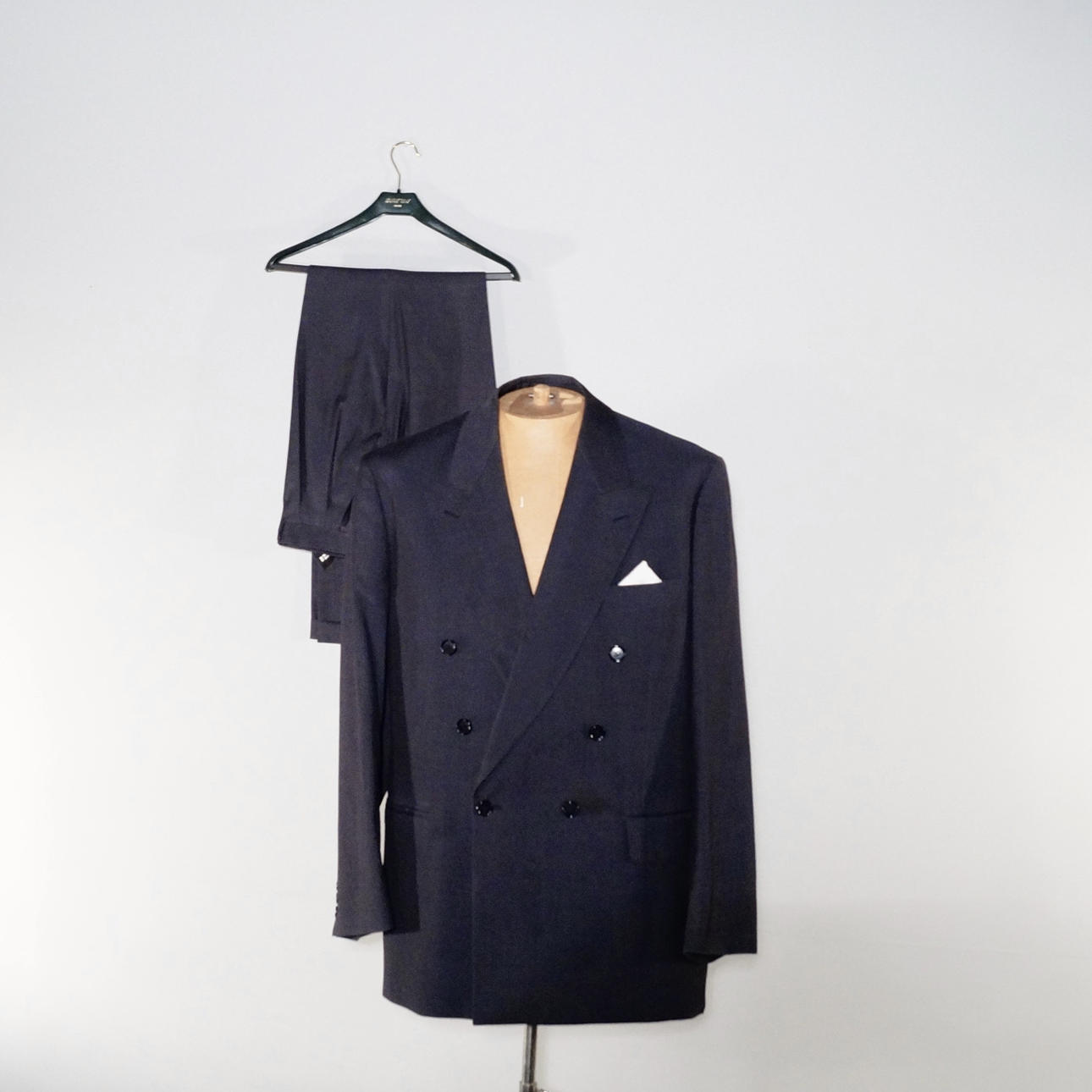 KOSTYM, Oscar Jacobson.