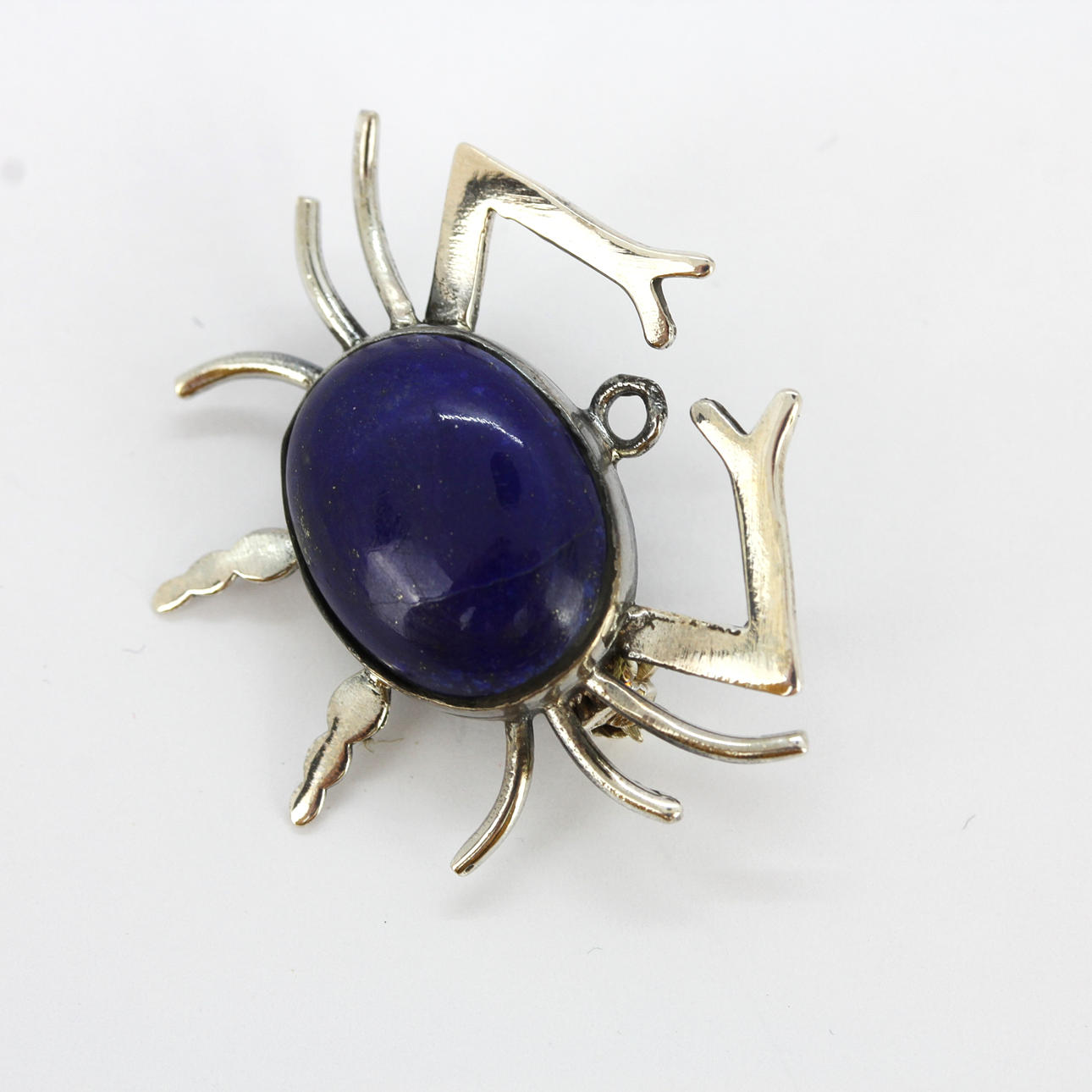 SILVER AND LAPIS CRAB-SHAPED BROOCH.