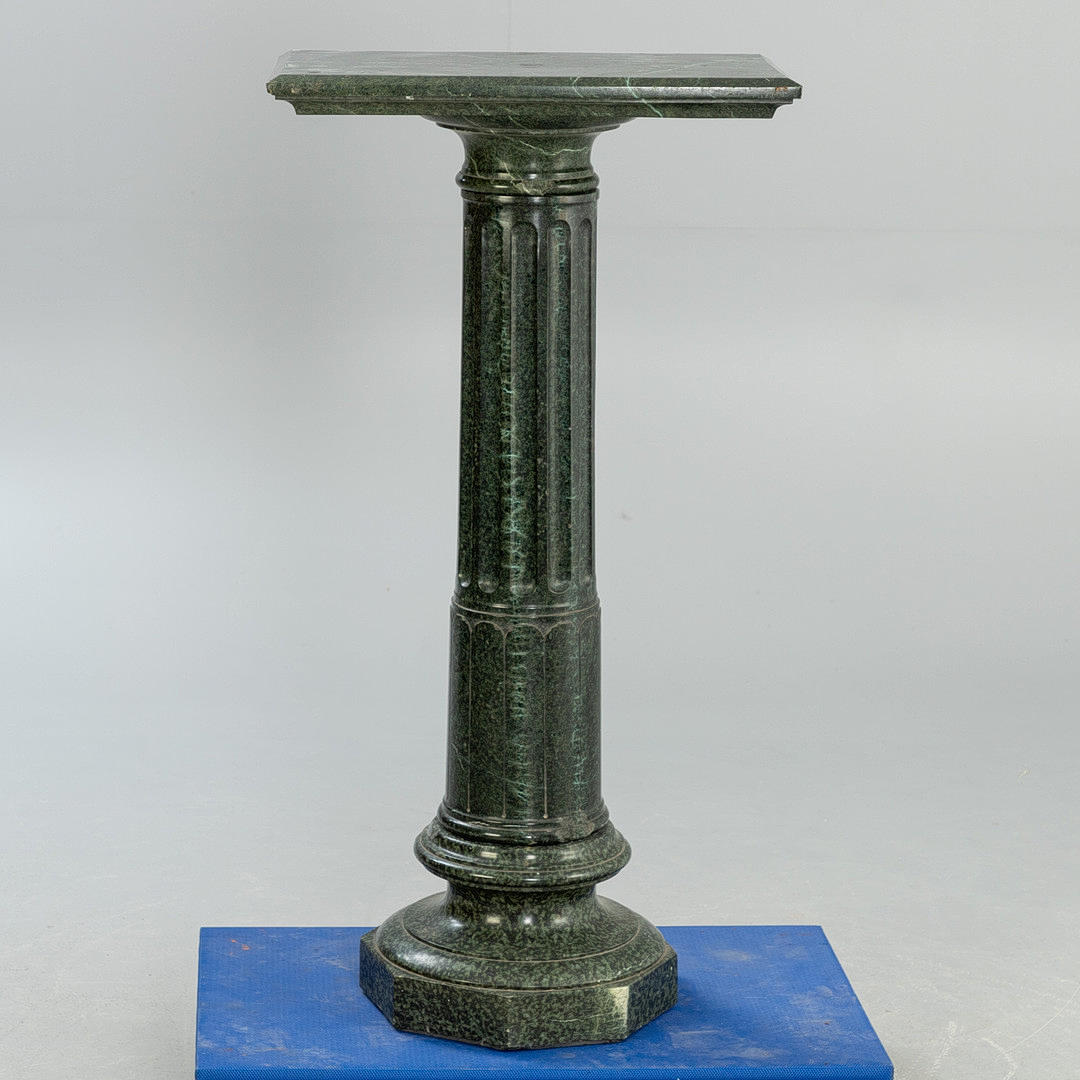 Green marble column, Italy, 19th century.