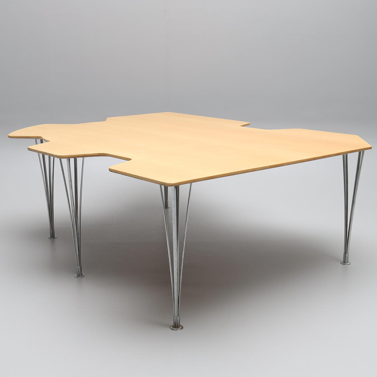 BRUNO MATHSSON. table, “Kuggen”, Bruno Mathsson International, Värnamo.