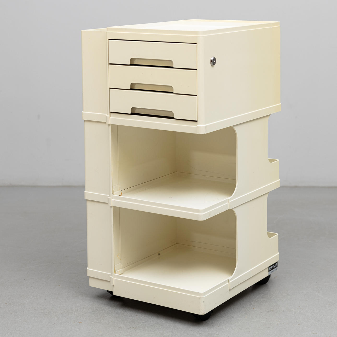 GIOVANNI PELLS. “Space age” wagon, Neolite, 1960s.