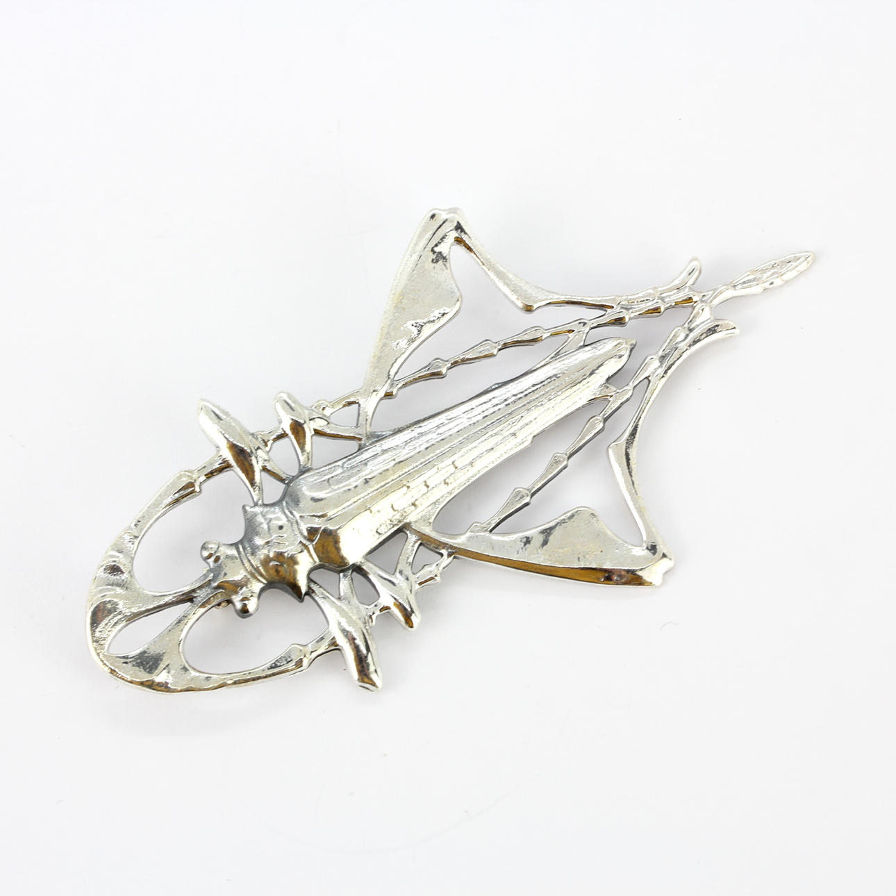 ART DECO-STYLE SILVER GRASSHOPPER BROOCH.