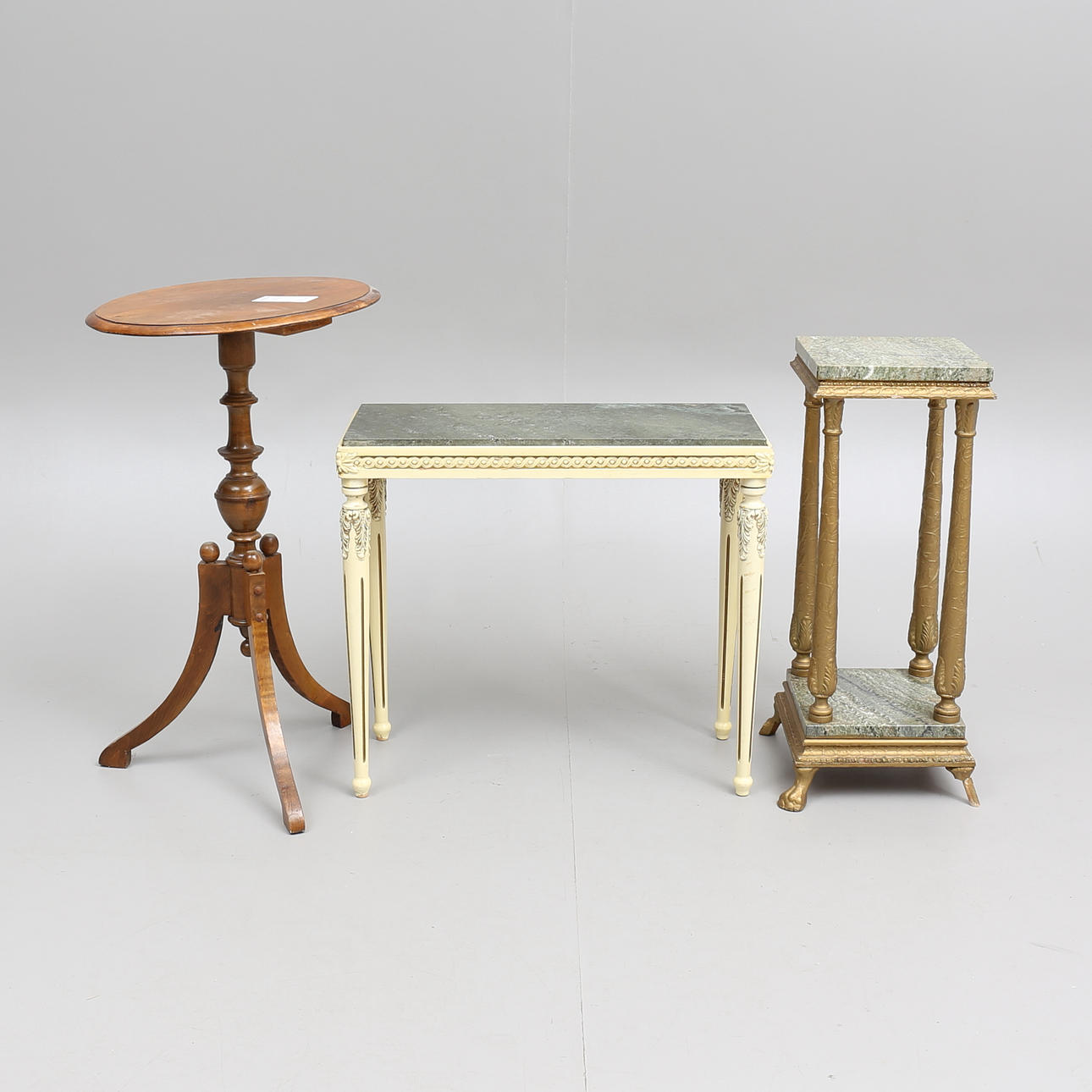 PIEDESTALER, 2 st, samt PELARBORD.