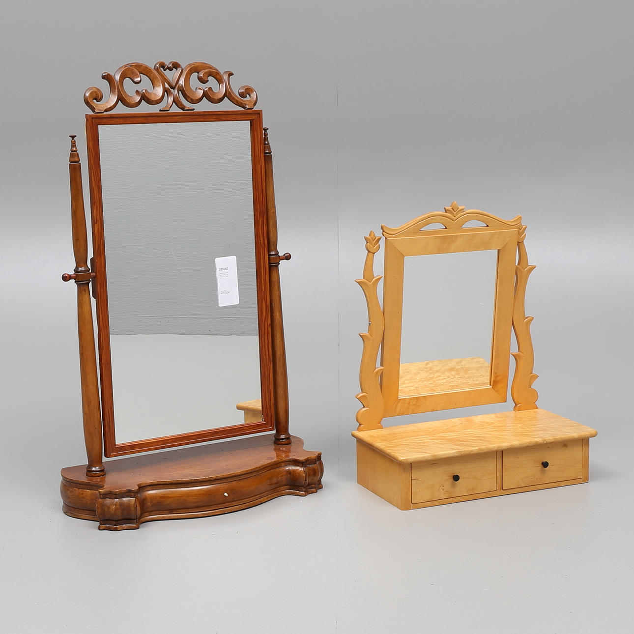 LÅDSPEGLAR/PIGTITTARE, 2 st, 1800-och 1900-tal.