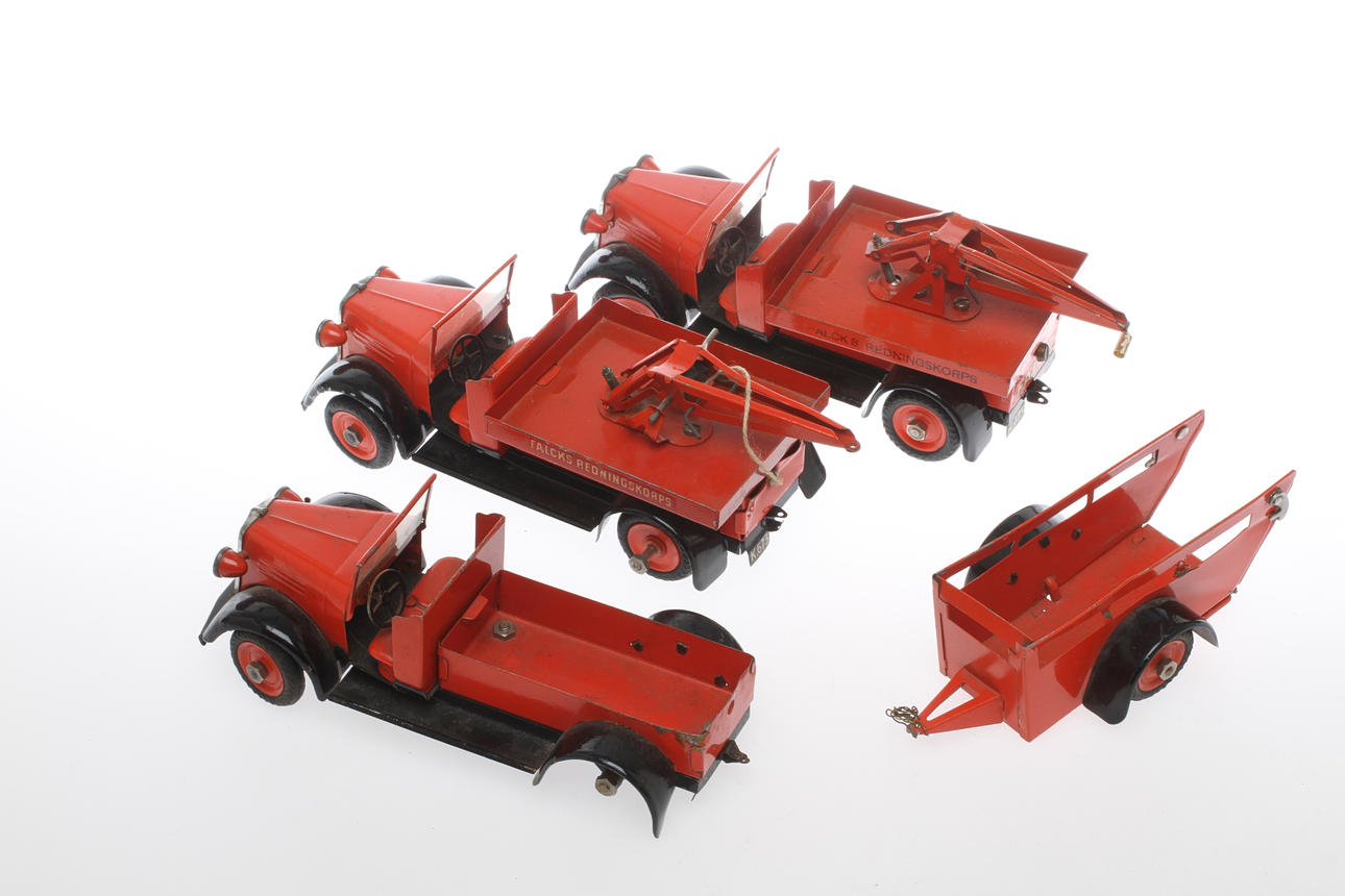 MODELLBILAR TEKNO Denmark. 3 stycken och ett släp.