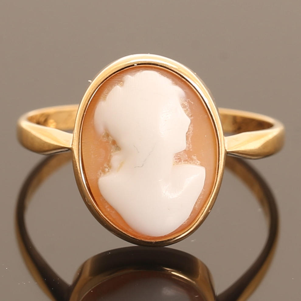 RING, Kamé, 18 k guld.