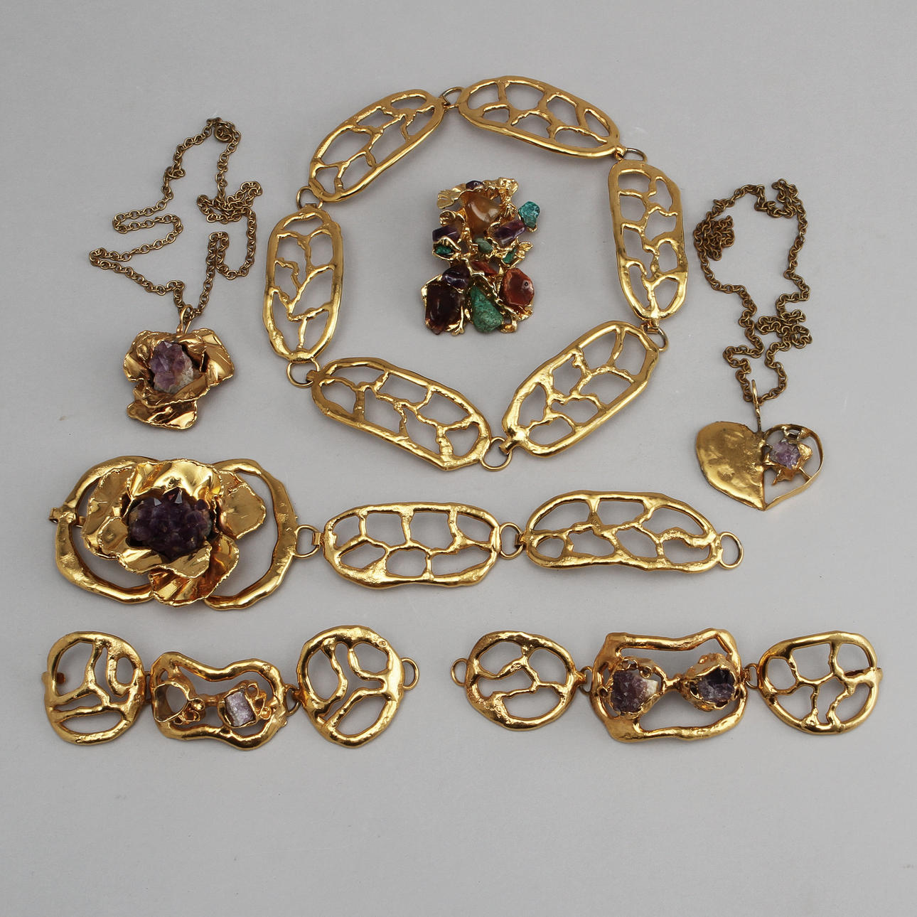 SMYCKESET, 6 delar, förgylld metall samt ametister, agater och kvarts. Buch och Deichmann, Danmark.