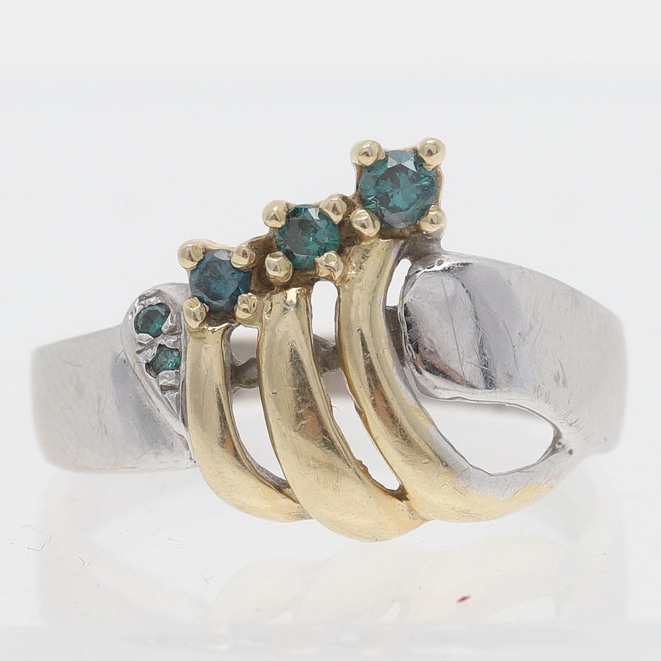 RING, 14k guld & blå diamanter, Frankrike.