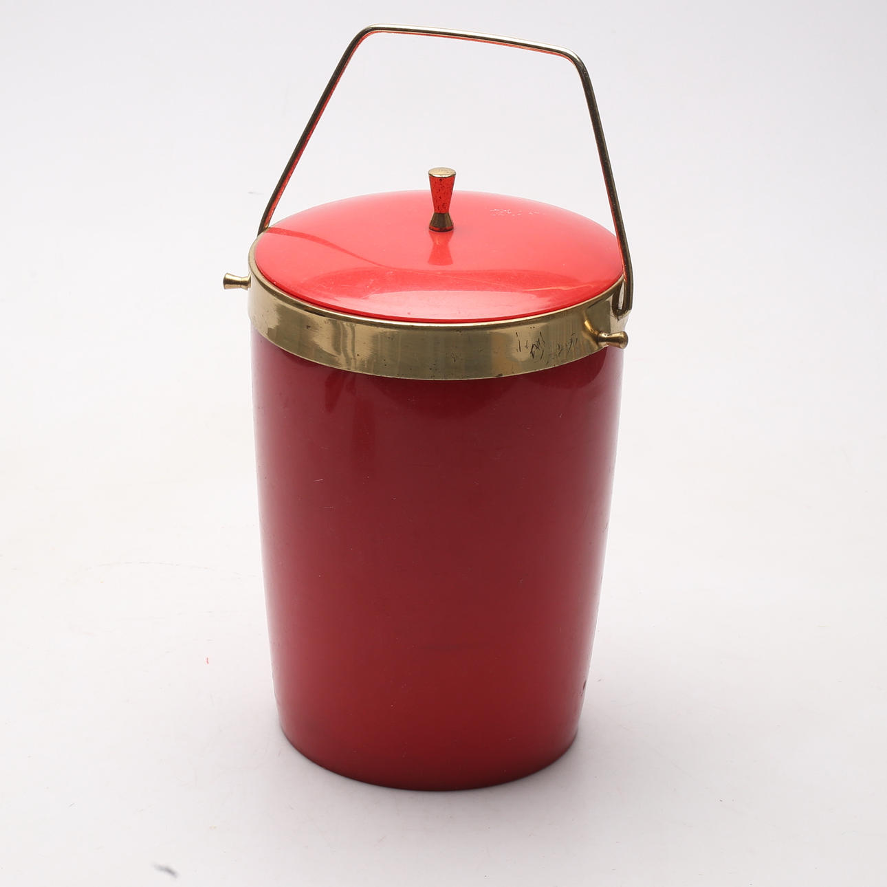 A plastic ice bucket with lid, Gerda, Germany.