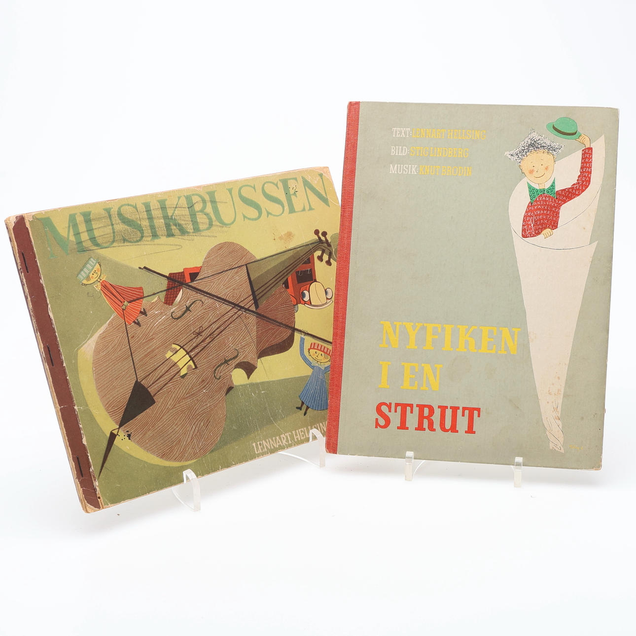 CHILDREN'S BOOKS. LENNART HELLSINGS AND STIG LINDBERGS CURIEN IN A STRUT IN THE FIRST EDITION IN 1947 AND THE MUSIC BUS IN THE FIRST EDITION IN 1948.