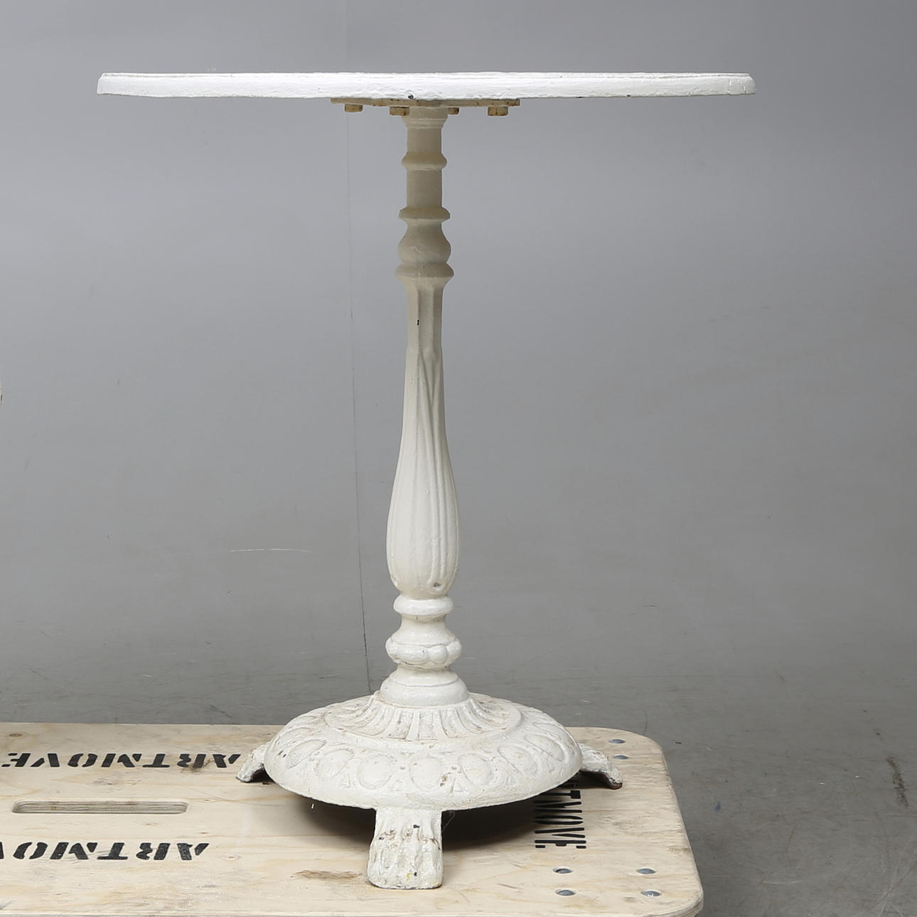 CAFEBORD, bemålat gjutjärn, 1900-talets första hälft.