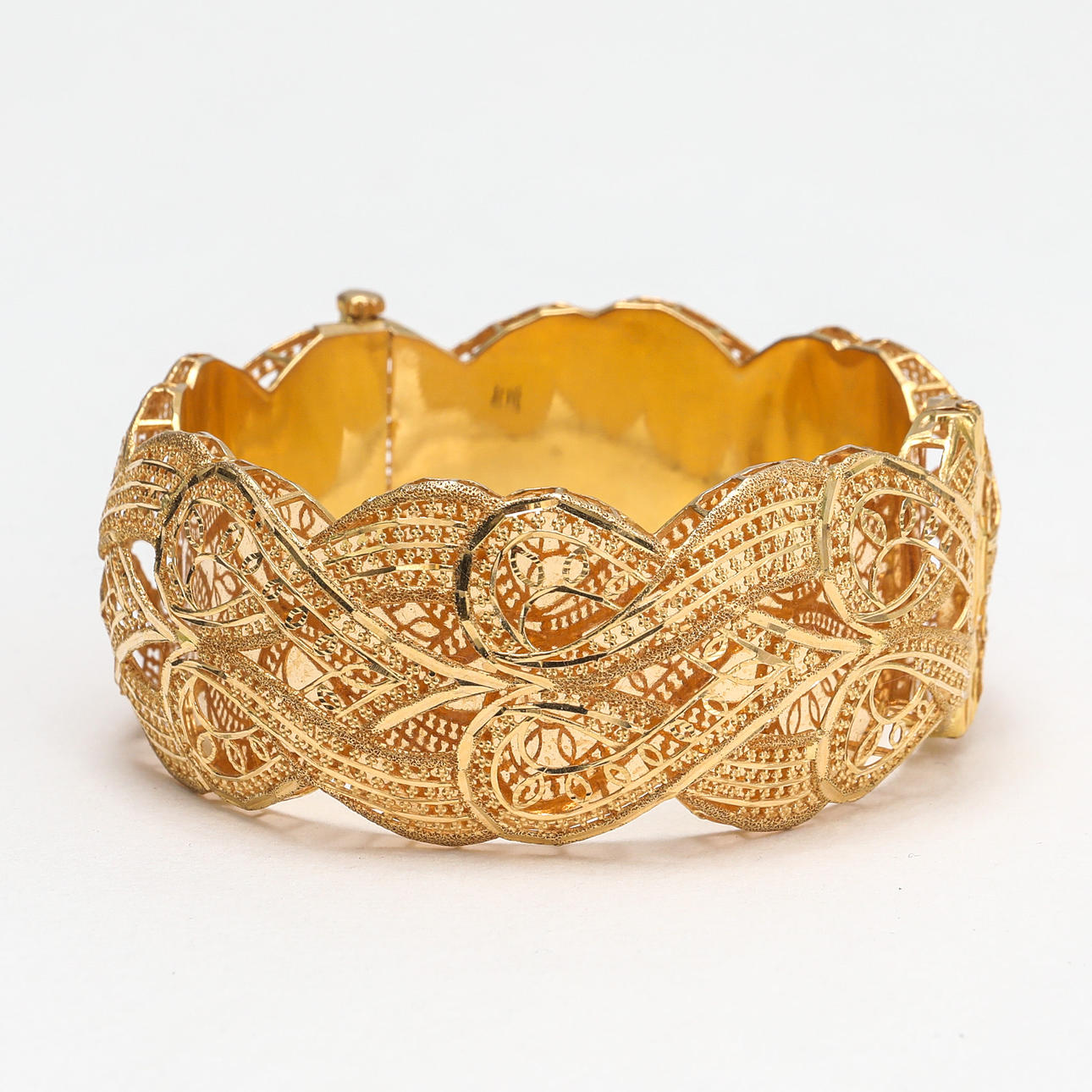 ARMBAND, armring, 21 karat guld, vikt ca 44,30 gram.