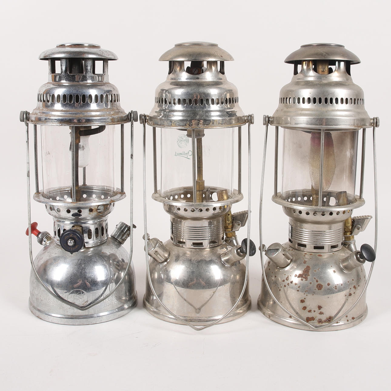 Stormlanterner, tre Silveray og Axe Brand, 20. århundrede.
