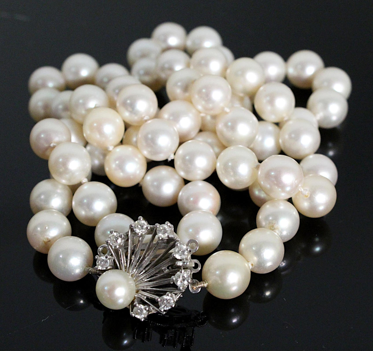 Akoya pärlhalsband.