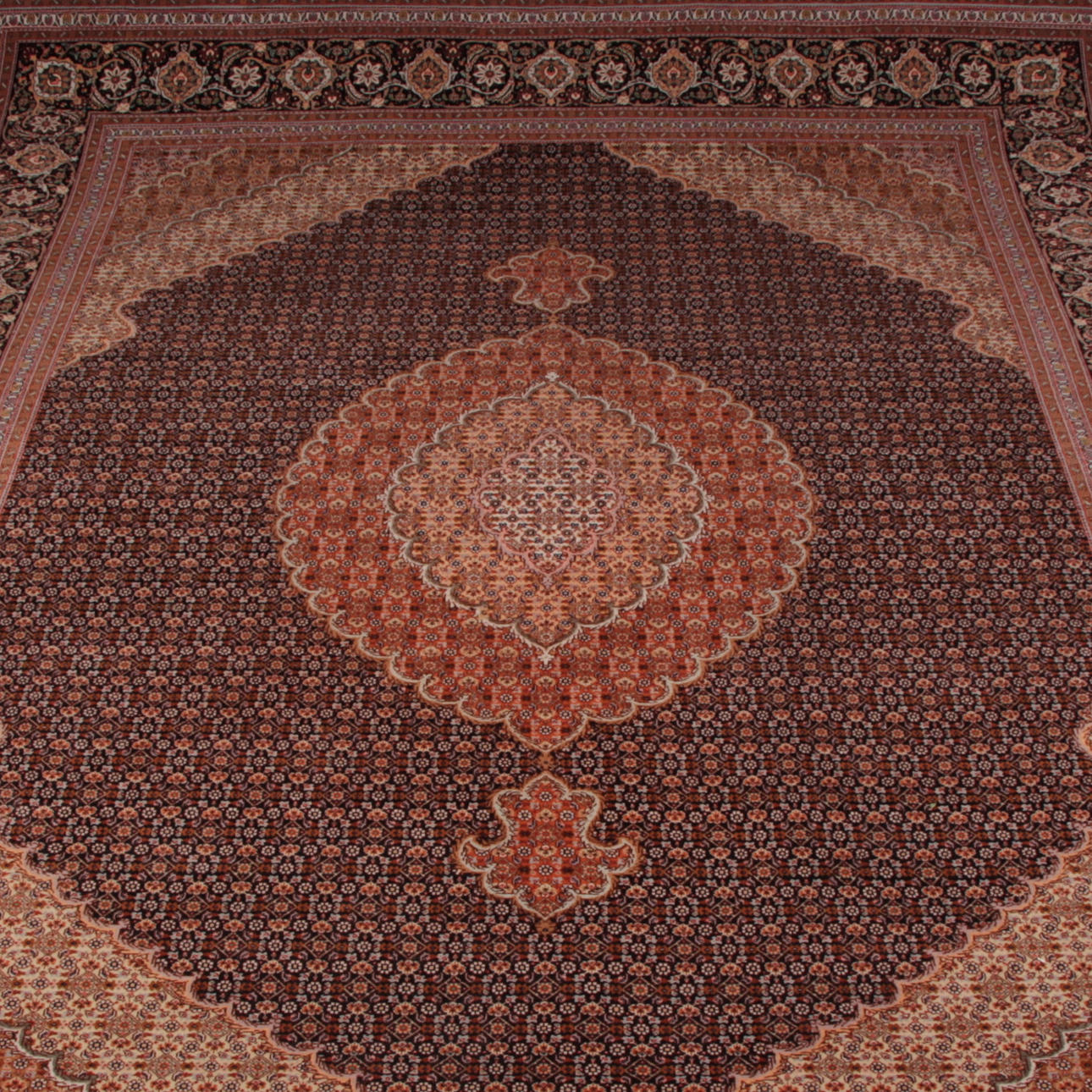 MATTA, Täbriz, 288 x 206 cm.