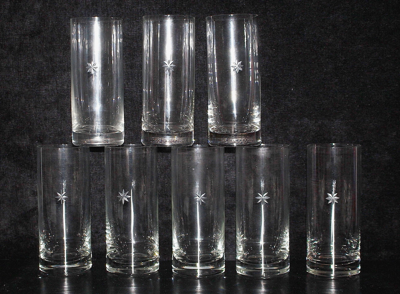 GLAS, 8 st, stjärnslipade.