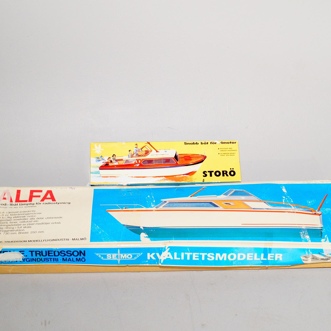 MODELLBÅTAR, byggsatser, 2 st, Alfa och Storö.