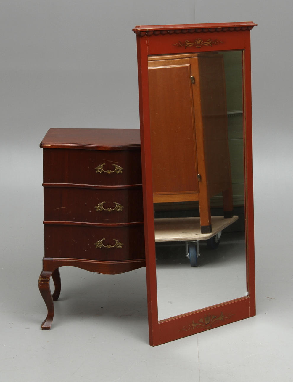 BYRÅ, SPEGEL, 1900-tal.