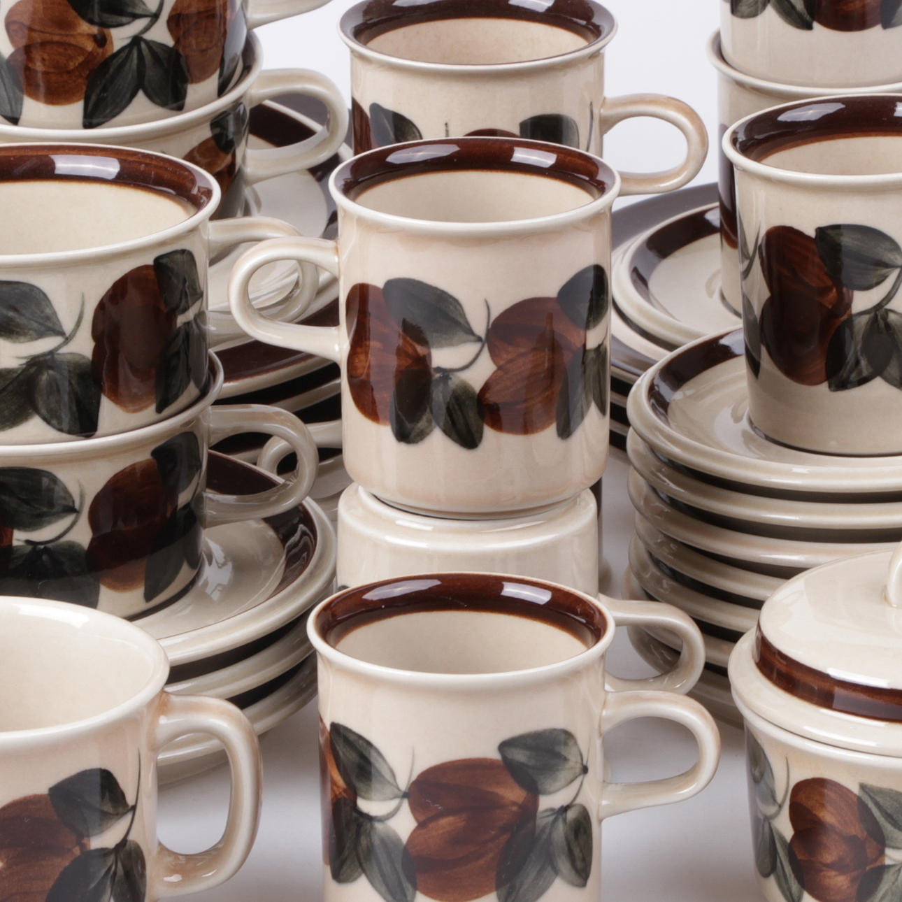 KAFFE-, samt teservis, 34 delar, "Ruija", Arabia.