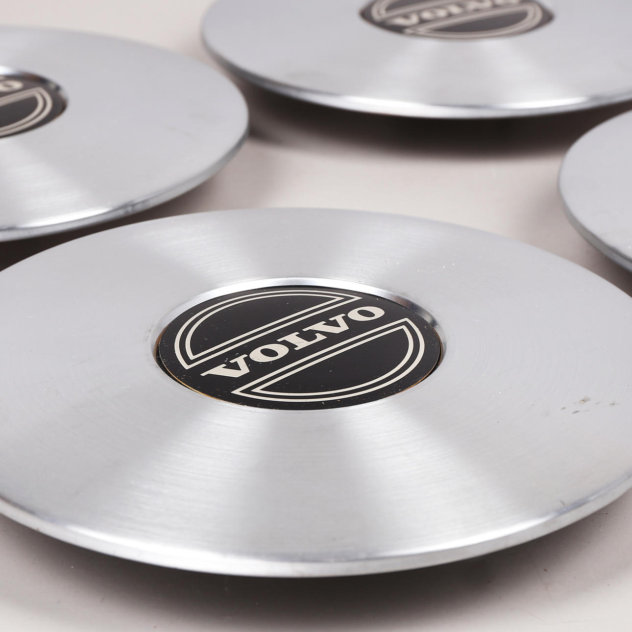 CENTRUMKÅPOR, 4 st, Volvo.