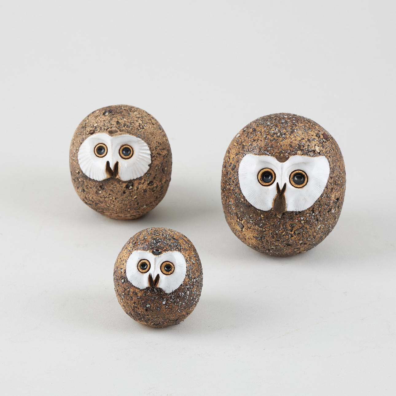 KAARINA AHO. FIGURINES, 3 pieces, owls, signed, Arabia. Ceramics