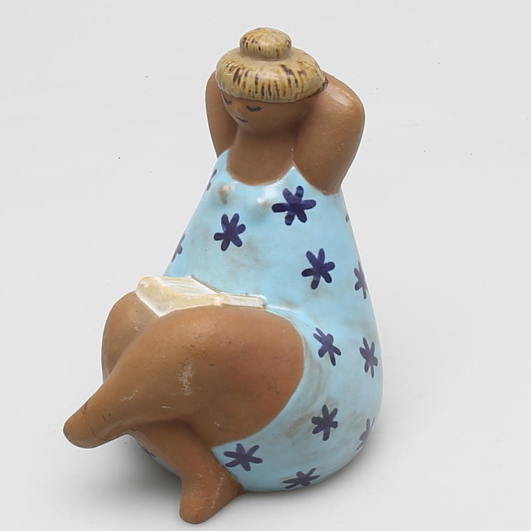 FIGURIN, stengods, "Emma", ur serien ABC-Flickor, Lisa Larson för Gustavsberg.