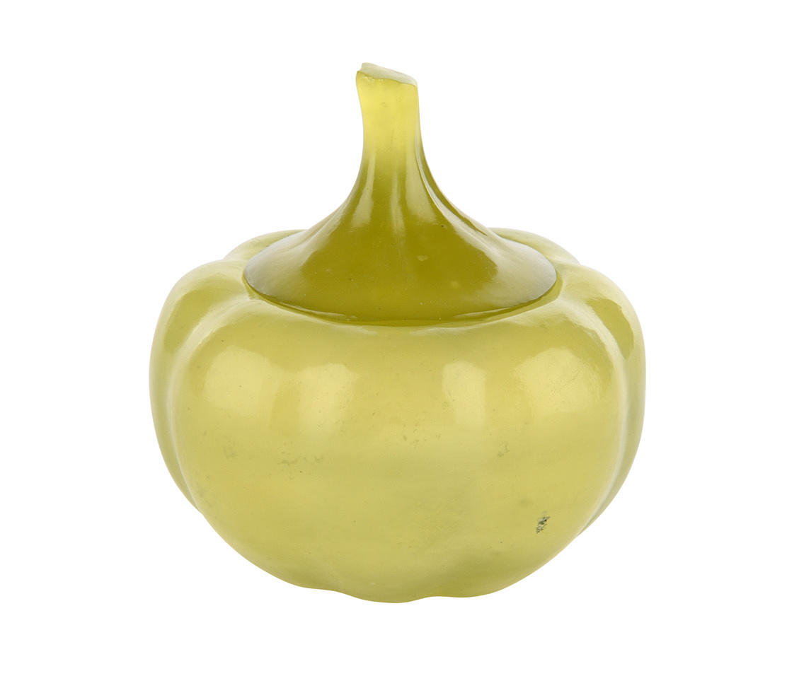 JADE-SCHNITZEREI, CHINA. Lockad låda i form av pumpafrukten.