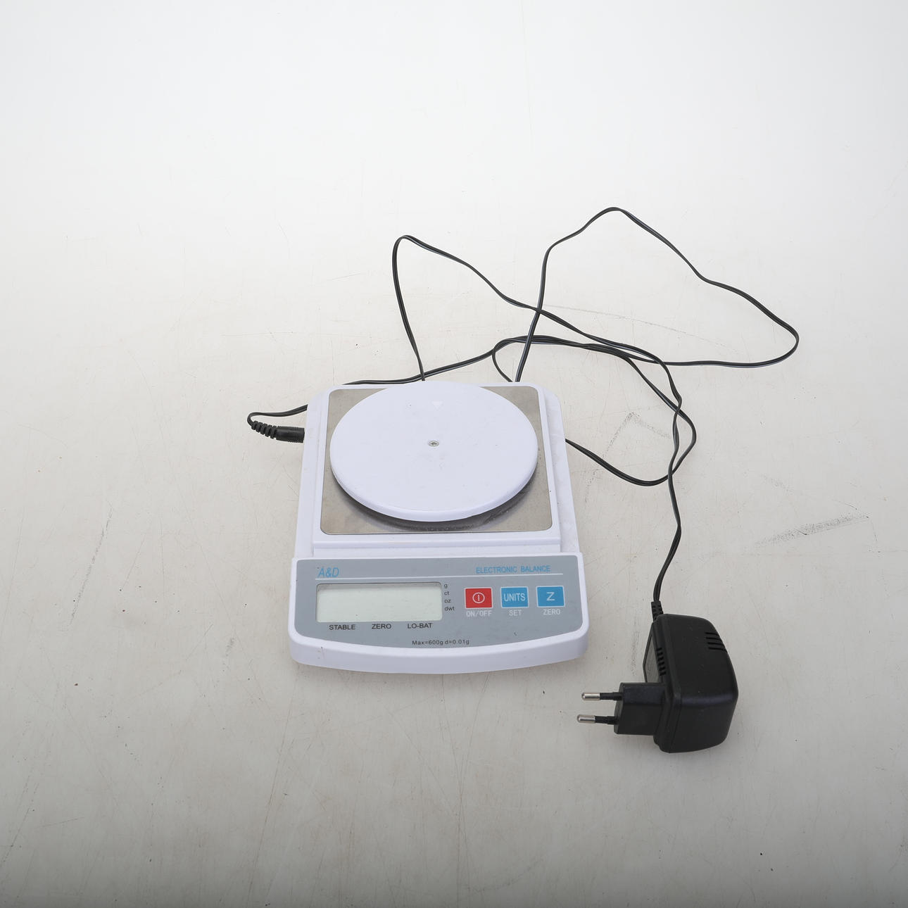 VÅG, A&D electronic balance.